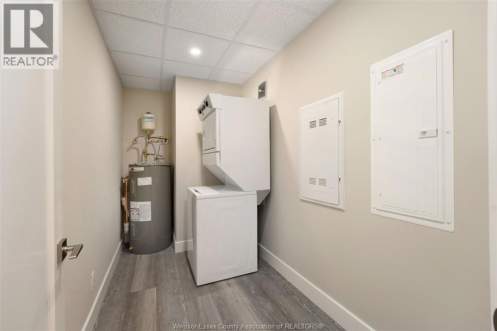 Suite 302 interior photo 5