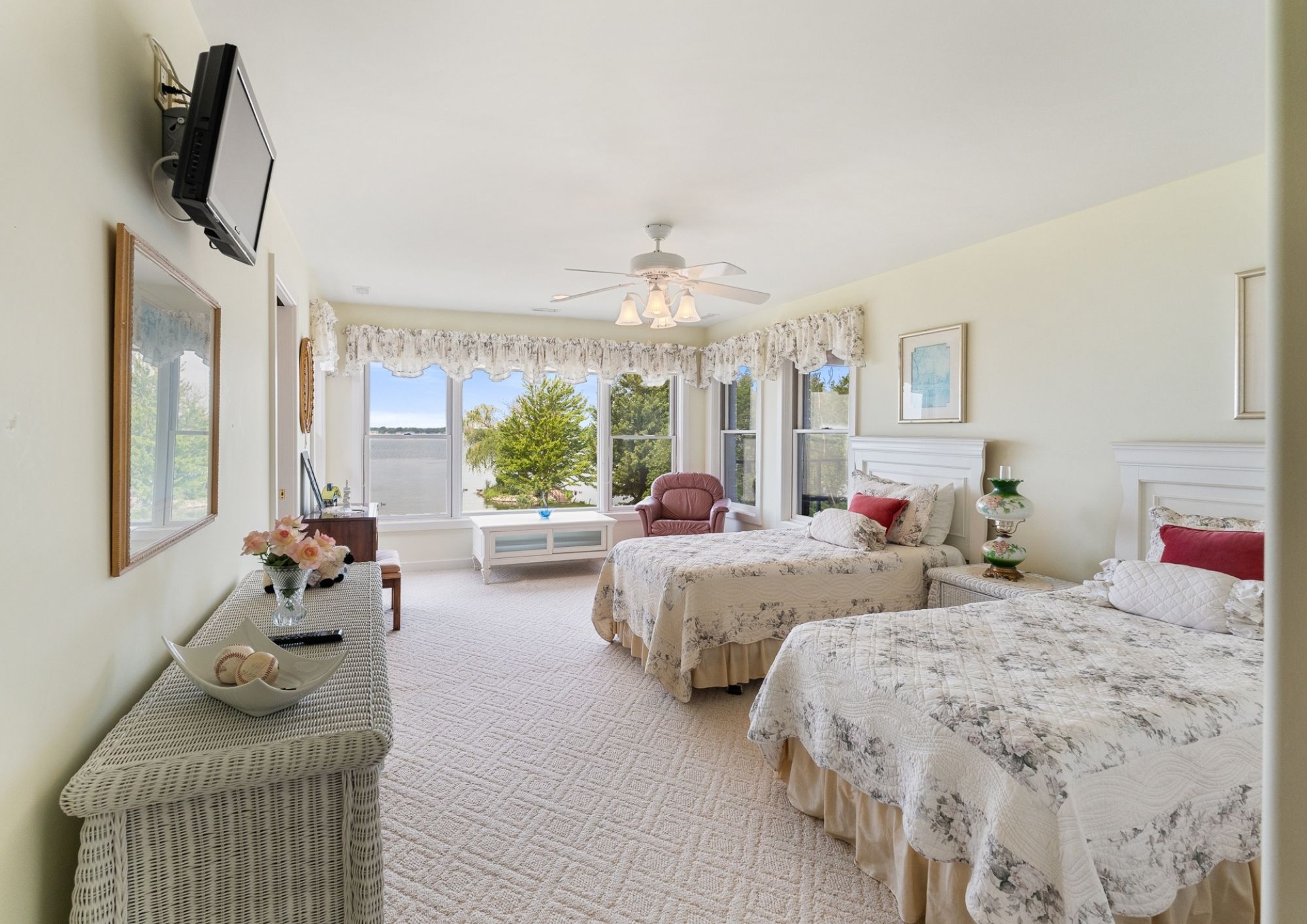 Upper level gallery image of 1360 Windermere Place