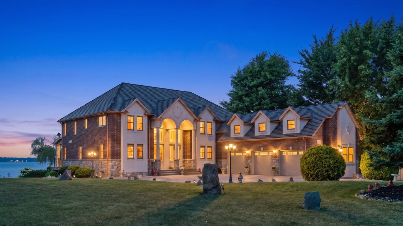 1360 Windermere Place waterfront home in Amherstburg